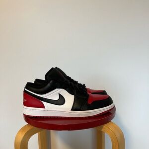 Jordan 1 low bred toe